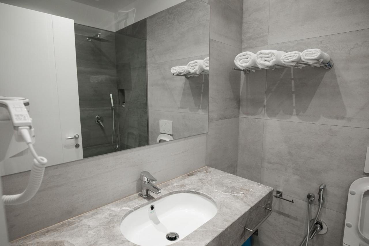 Mirage Hotel 格勒姆 外观 照片